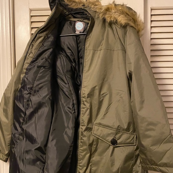 Olive green jacket with fur hood - Picture 6 of 6